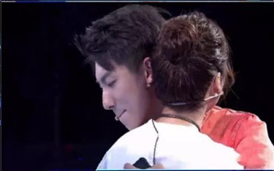 ​绯闻男友洪尧被骂丑，吴金燕亲自回复粉丝，他们是假