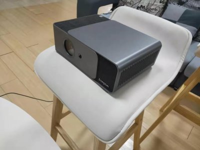 ​无广告超清晰不卡顿，支持7天回看，这款电视直播软件用过都说好