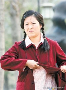 ​“农村一姐”王茜华：为拍戏堕掉一子，45岁高龄冒险为丈夫生儿子