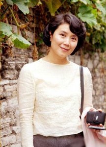 ​八卦说；著名女星严晓频：父亲是老戏骨，她嫁青梅竹马的平凡丈夫