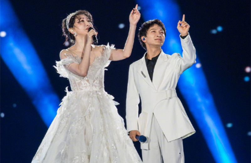 萨顶顶的“毁灭史”,她的故事远比你想象得更恶劣