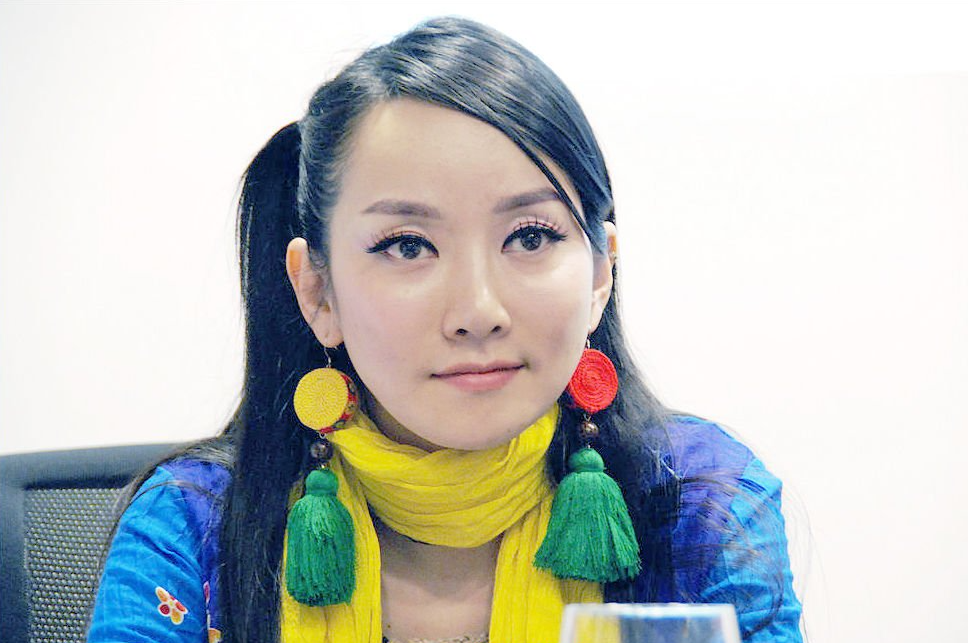 萨顶顶的“毁灭史”,她的故事远比你想象得更恶劣