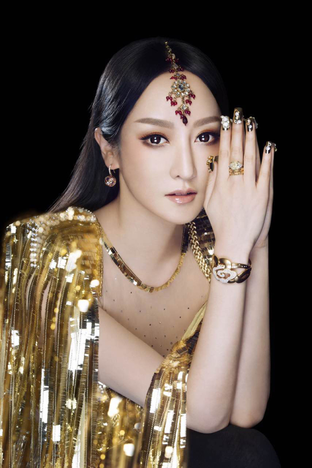 萨顶顶的“毁灭史”,她的故事远比你想象得更恶劣