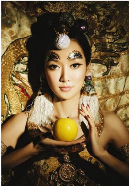 萨顶顶的“毁灭史”,她的故事远比你想象得更恶劣