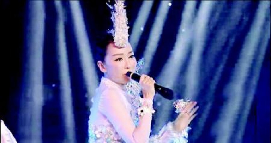 萨顶顶的“毁灭史”,她的故事远比你想象得更恶劣