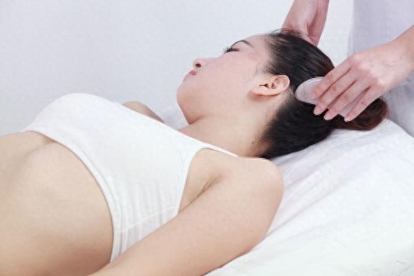 浮白穴属足少阳胆经,主要功效理气止痛