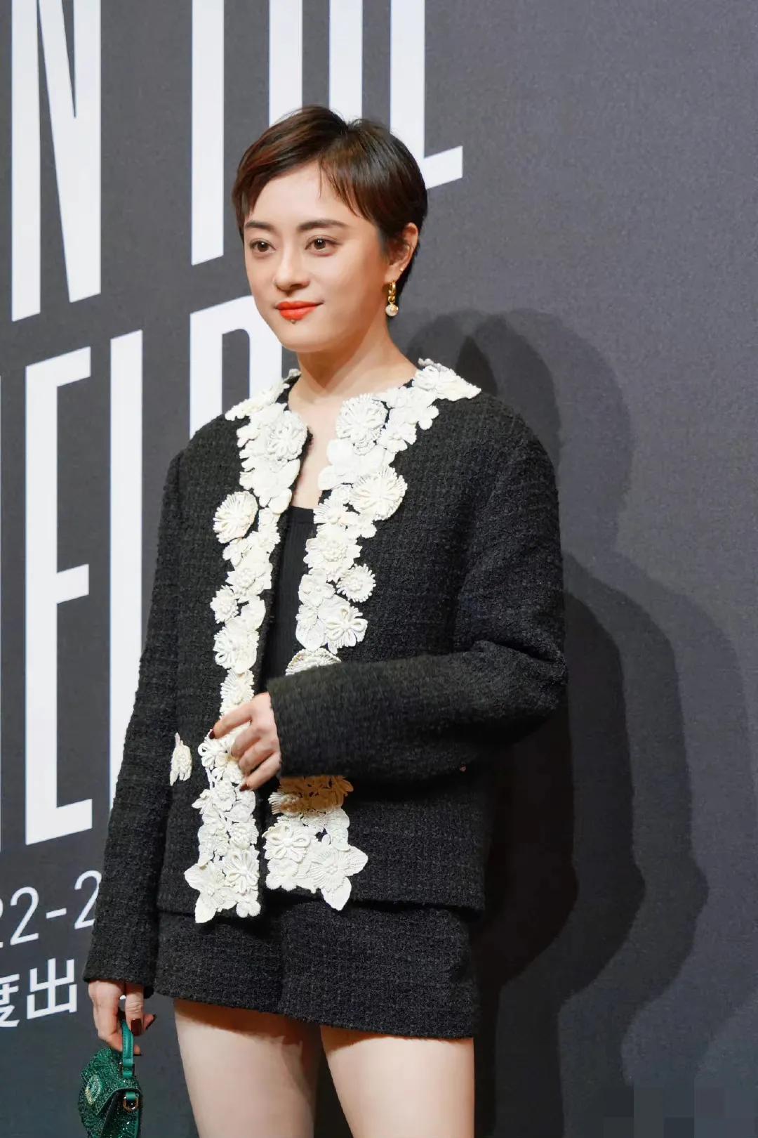 最新红毯:孙俪似翻版邓超,佟丽娅性感魅惑,谢娜自然衰老惹人怜