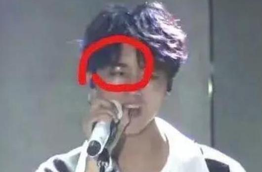 TFBOYS五周年演唱会出现激光笔照人事件,王源工作室报平安