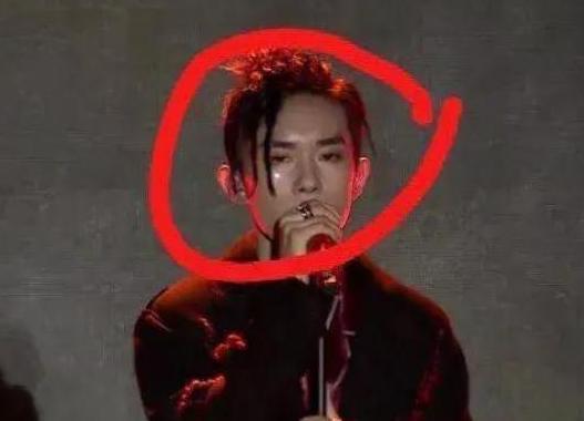 TFBOYS五周年演唱会出现激光笔照人事件,王源工作室报平安