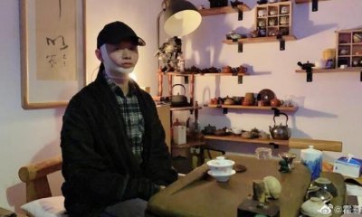 ​霍尊下巴缠绷带出镜 脸部略显浮肿画面十分搞笑