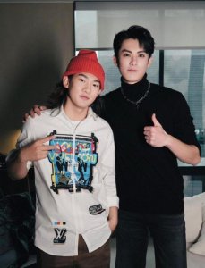 ​梦幻联动！苏翊鸣晒与王鹤棣马思唯合照帅气养眼