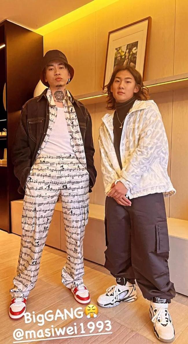 梦幻联动!苏翊鸣晒与王鹤棣马思唯合照帅气养眼