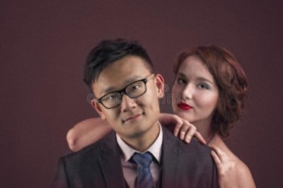 ​婚姻中的迷途与挣扎：女子婚内出轨的爱恨纠葛