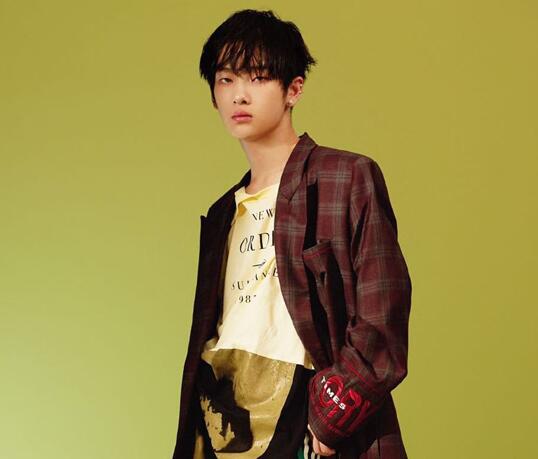 周震南多高年龄2000年的吗 参加创造营人气超高引追捧