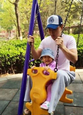 贾乃亮微博晒幸福 求婚三周年依然甜蜜如初