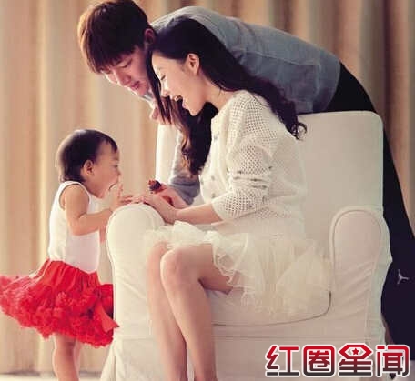 贾乃亮微博晒幸福 求婚三周年依然甜蜜如初