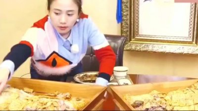 ​密子君火的那几年，谁没看过她的吃播呢？本文带你看关于她的争议