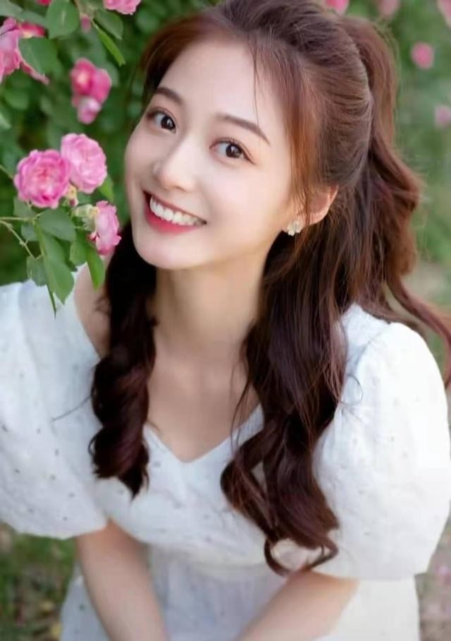 冯琳个人资料介绍(中传校花冯琳有着怎样的经历)