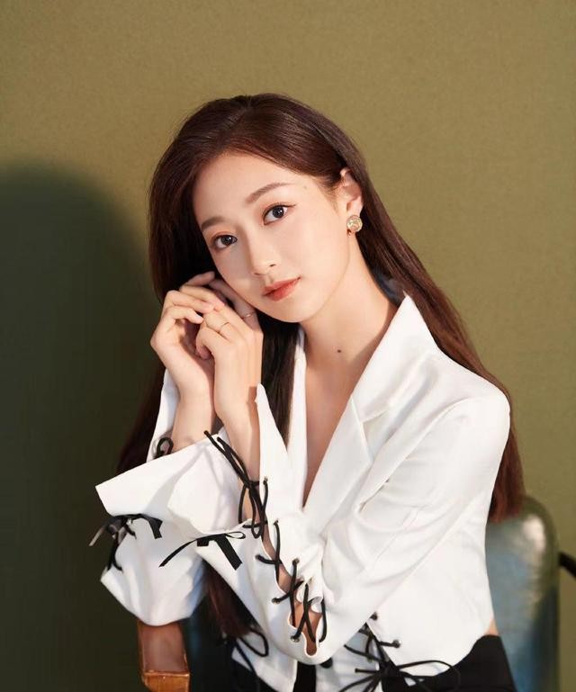 冯琳个人资料介绍(中传校花冯琳有着怎样的经历)