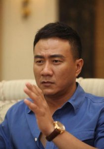 ​胡军个人资料简介及其，大鹏主持人