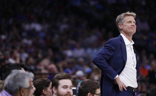 勇士科尔一番话再引球迷愤怒!网友:科尔小人得志,他辱骂过姚明