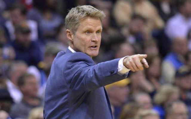 勇士科尔一番话再引球迷愤怒!网友:科尔小人得志,他辱骂过姚明