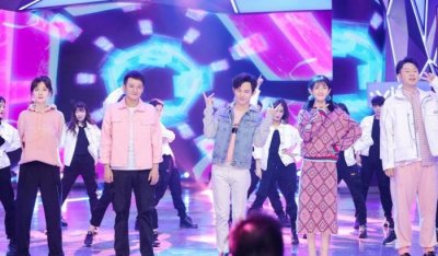 ​何炅到底多高（一米七的何炅看起来有一米八）