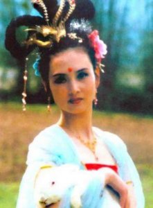 ​邱佩宁：从嫦娥仙子到慈善女神的传奇人生