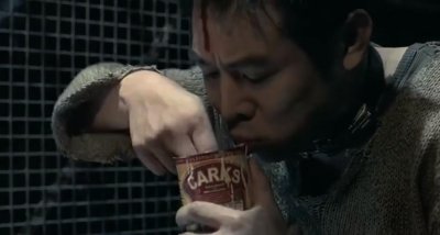 ​电影《狼犬丹尼》是怎么把人养成狗的？