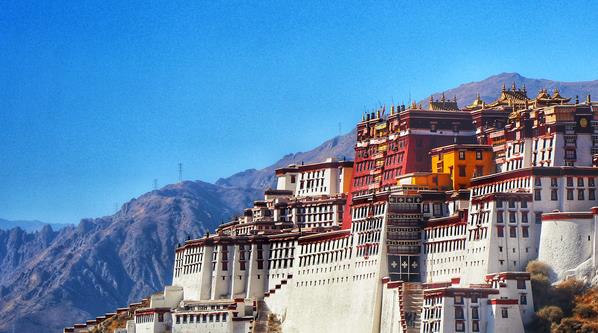 布达拉宫是为谁而建造的(布达拉宫最初为吐蕃王朝赞普松赞干布为迎娶尺尊公主和文成公主而)