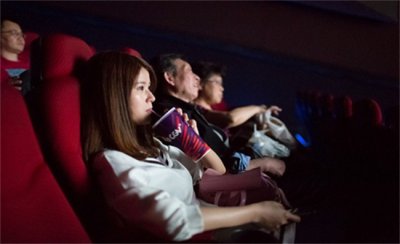 ​在影院抖脚属于什么样的行为