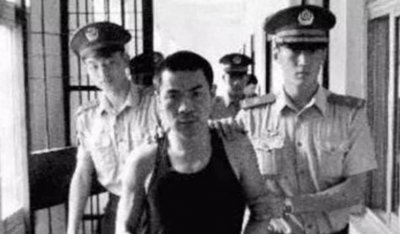 ​1991年，东北黑老大乔四团伙被枪决，死前叼着香烟从容赴死