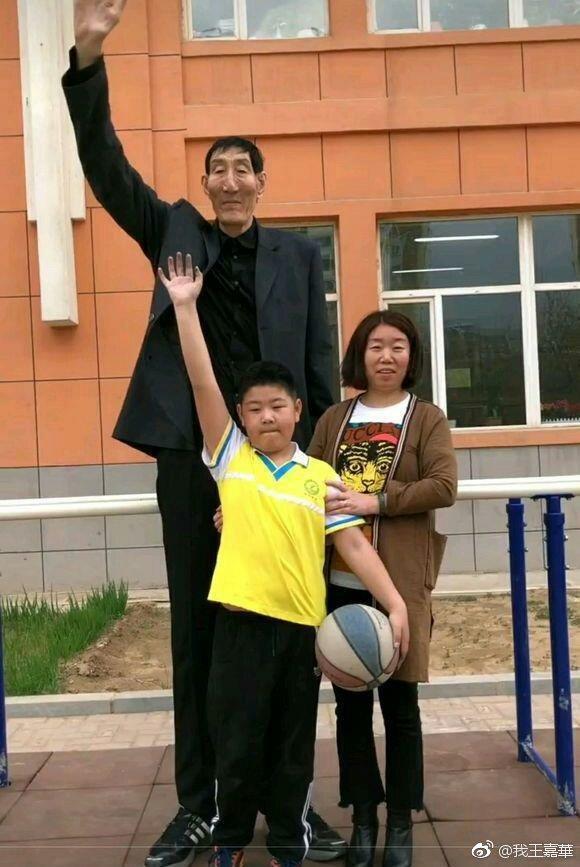 鲍喜顺是不是巨人症 他儿子现在多高