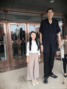 ​鲍喜顺是不是巨人症他儿子现在多高