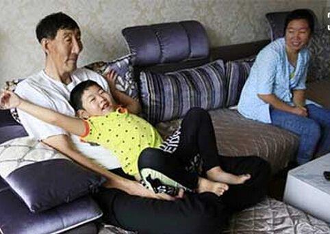 鲍喜顺是不是巨人症 他儿子现在多高