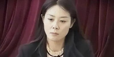 ​姜宝红：美貌与权力的错位交响曲