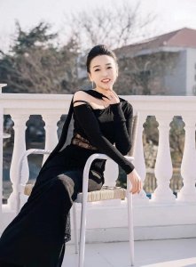 ​青岛女销冠2年卖300多辆保时捷，被人盗照片造谣“卖车又卖身”