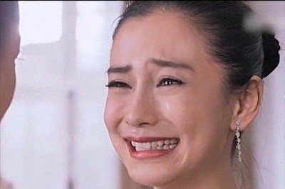 ​离婚刚满一年，吃完黄晓明“红利”的杨颖，现在又回到了她的怪圈