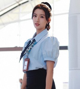 视后蔡思贝没剧拍悭钱度日？逛山姆超市抠搜犹豫，出门穿妈妈旧衫