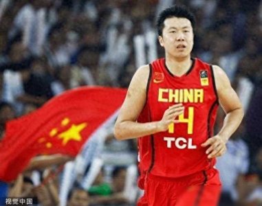 ​美女主持人周蕾：嫁给二婚大13岁的王治郅，不畏流言享受幸福