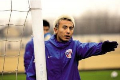 ​昔日国足天才毛剑卿：吃宵夜把邻桌打重伤，有漂亮妻子却爱逛夜店