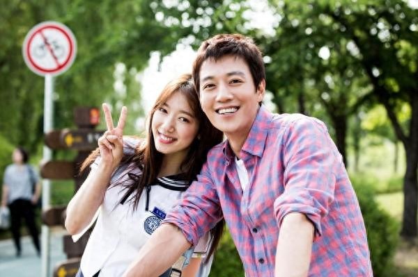 35岁金来沅近照：笑容依旧灿烂