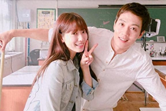 35岁金来沅近照：笑容依旧灿烂