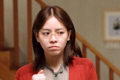 ​《西虹市首富》夏竹长得丑？摘掉眼镜剪个刘海，美到让你认不出