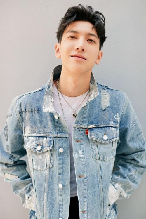 中国男演员完颜洛绒高清手机壁纸 网友们看过他哪些作品评论留言!