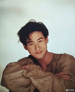 ​梦幻联动！邓超晒张学友年轻时候帅照为其庆生