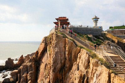 ​我国华北地区北部的一条东西向高速公路——荣乌高速公路