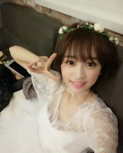 ​绝色美女黄婷婷大眼迷人