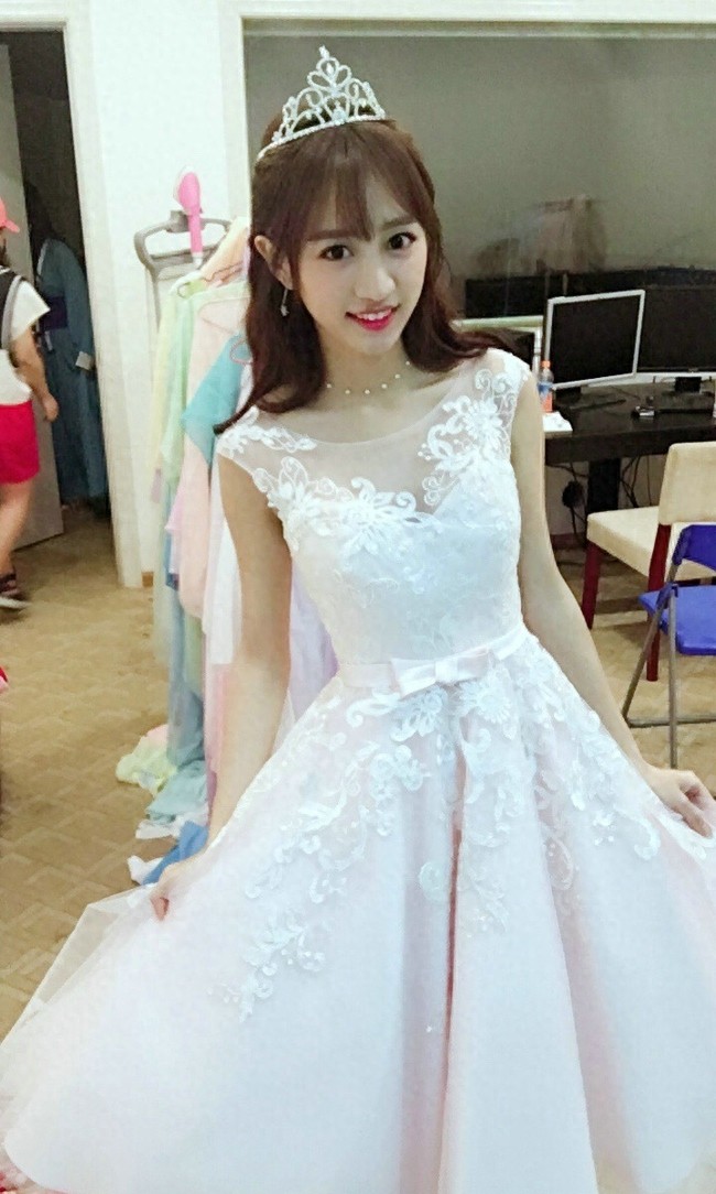 绝色美女黄婷婷大眼迷人