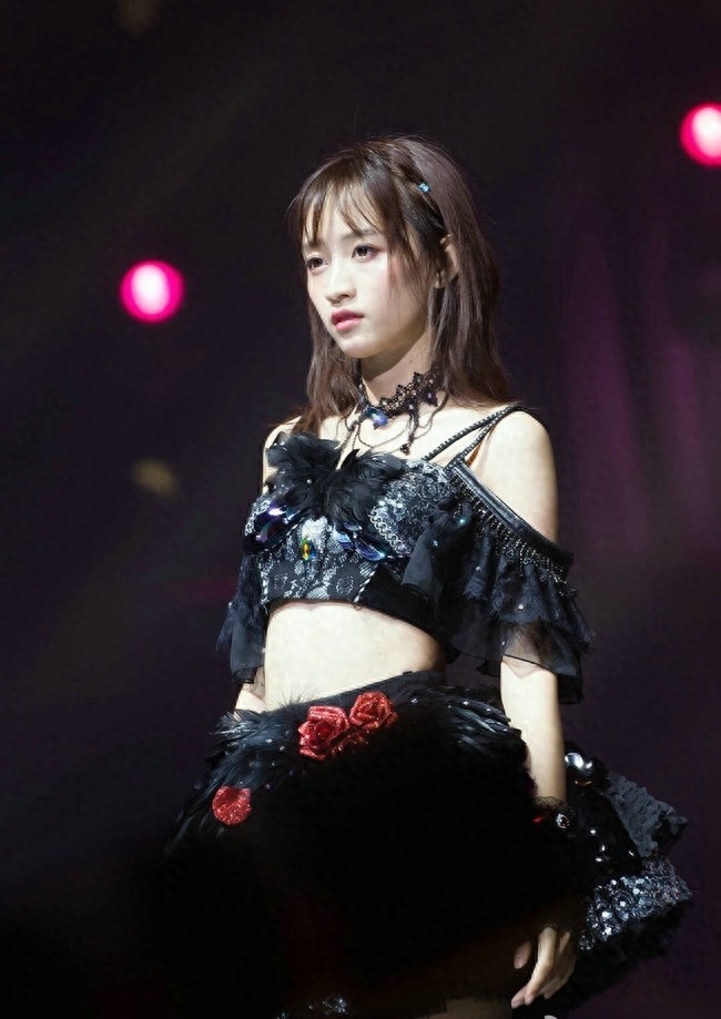 绝色美女黄婷婷大眼迷人